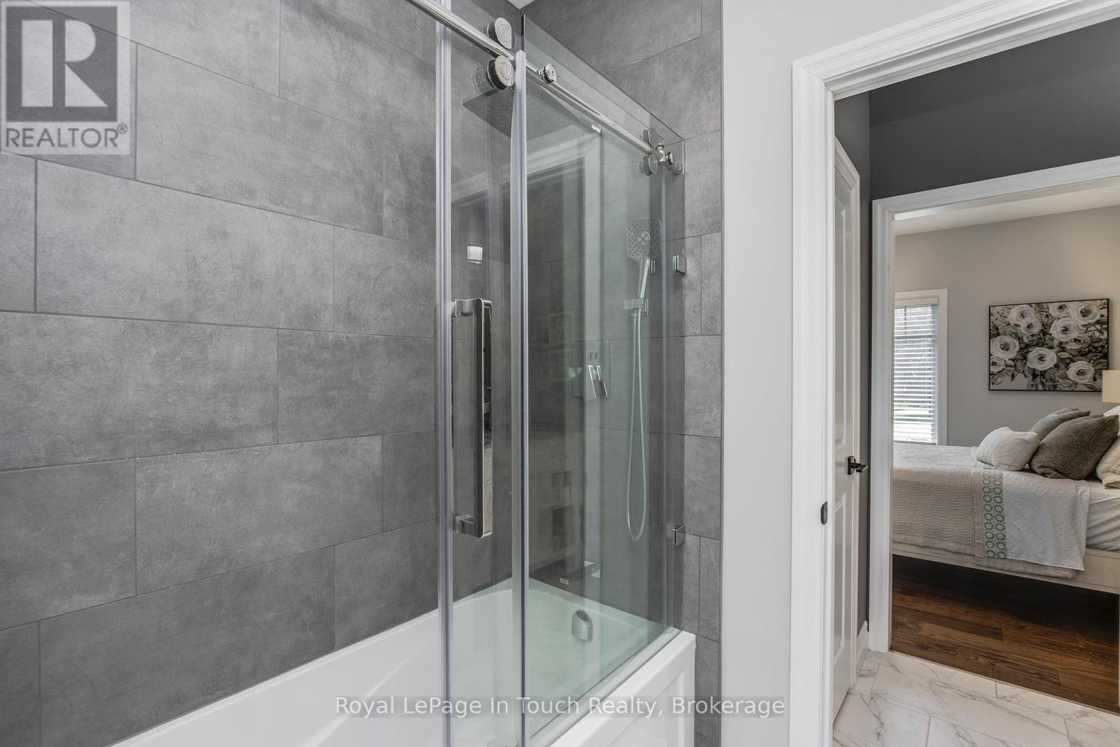 55 BEAUFORT CRESCENT - 27