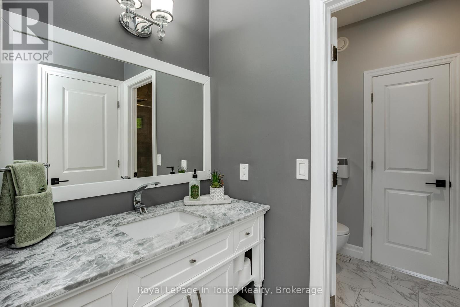 55 BEAUFORT CRESCENT - 28