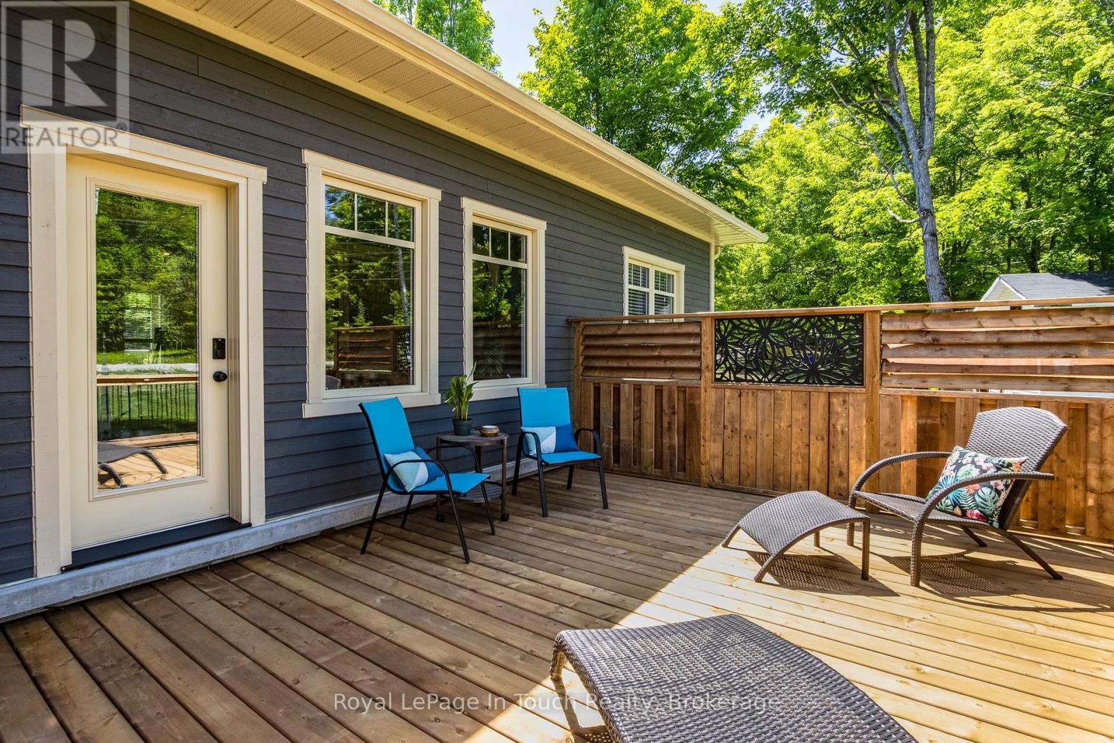 55 BEAUFORT CRESCENT - 36