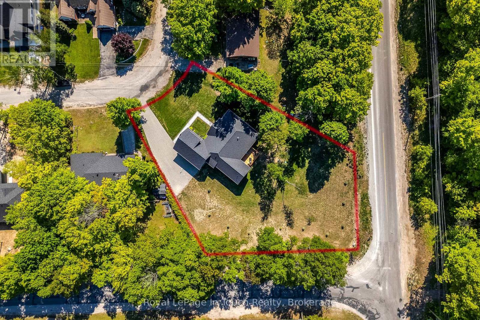 55 BEAUFORT CRESCENT - 39