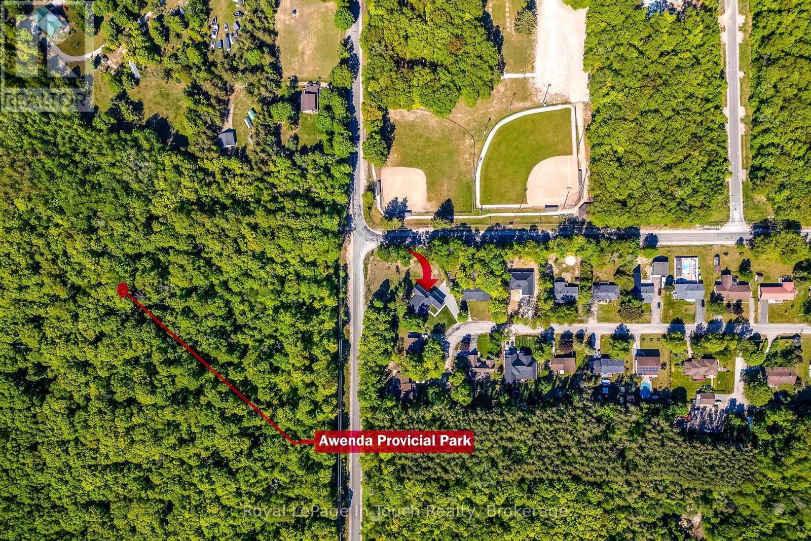 55 BEAUFORT CRESCENT - 42