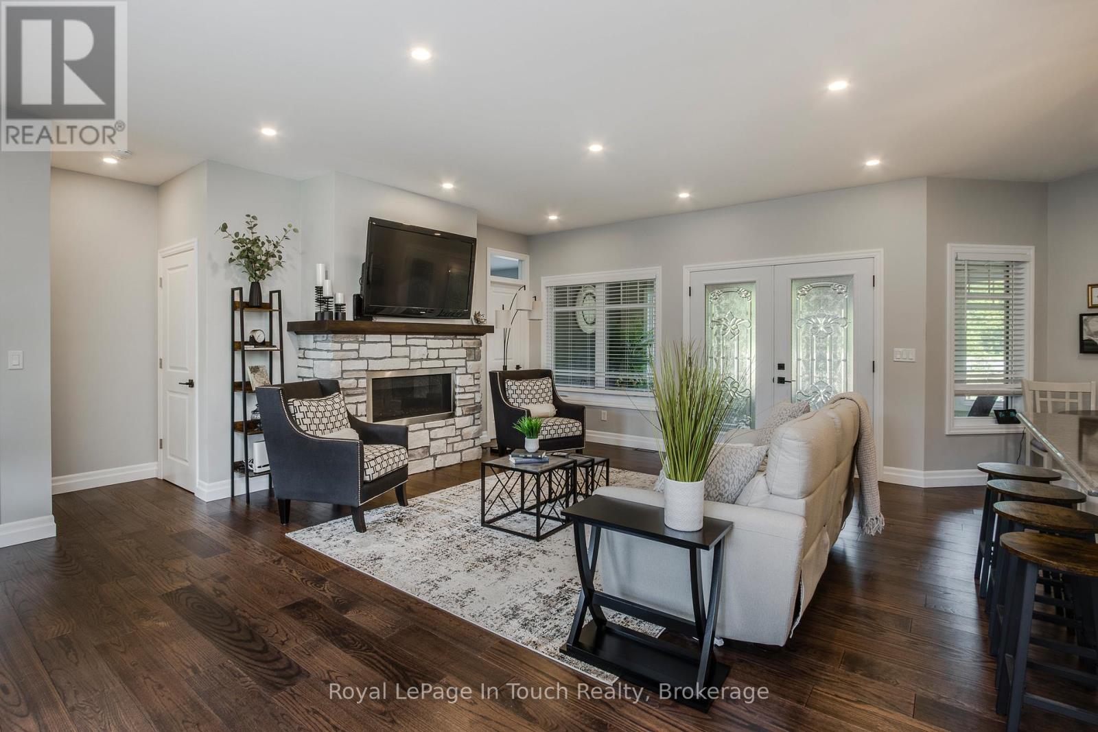 55 BEAUFORT CRESCENT - 8