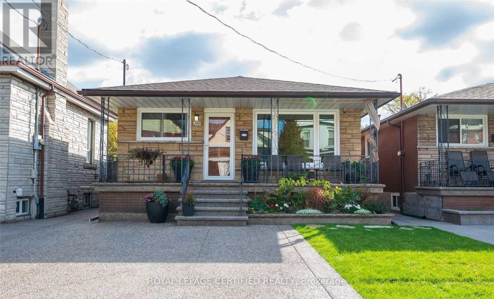 Photo of 290 Balmoral Avenue