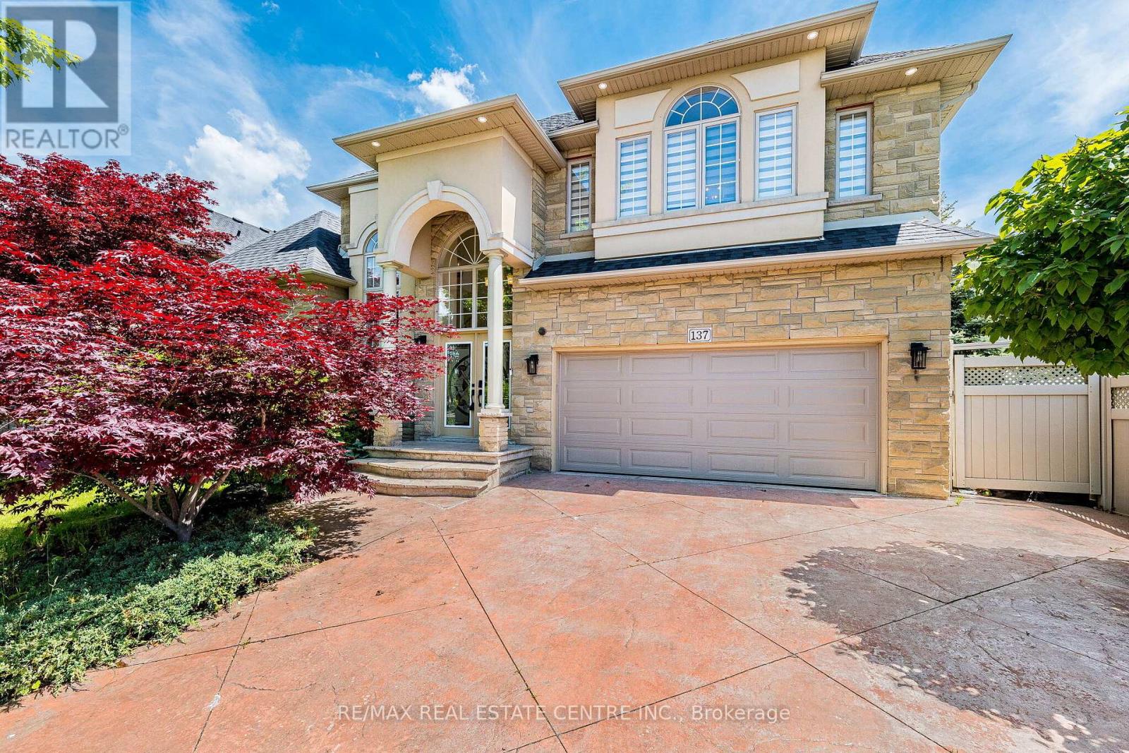 #ANCASTER 137 CLOVERLEAF DRIVE - 1