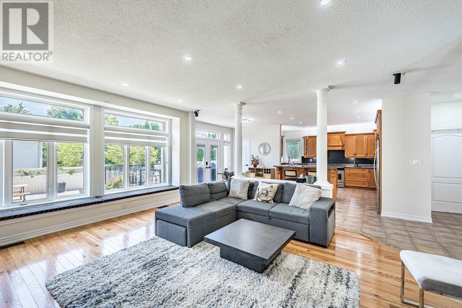 #ANCASTER 137 CLOVERLEAF DRIVE - 13