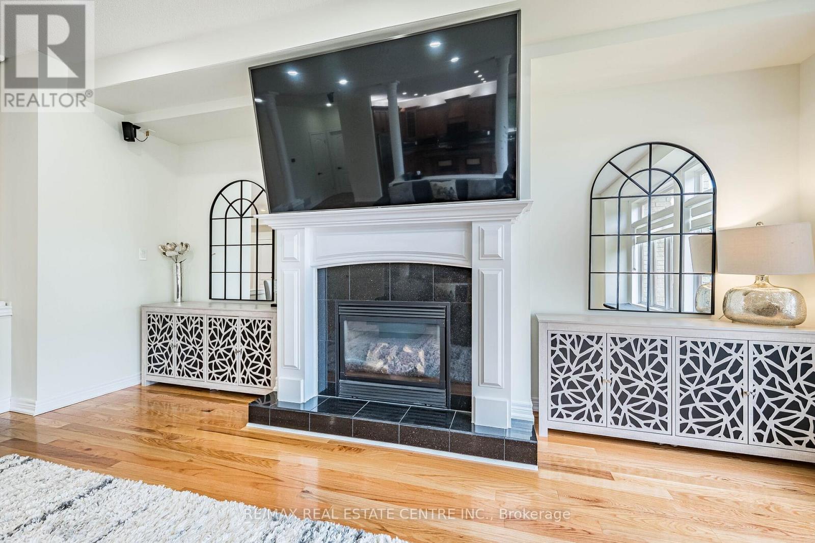 #ANCASTER 137 CLOVERLEAF DRIVE - 15