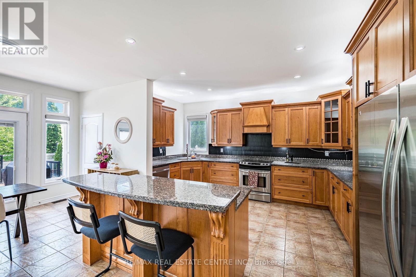 #ANCASTER 137 CLOVERLEAF DRIVE - 17