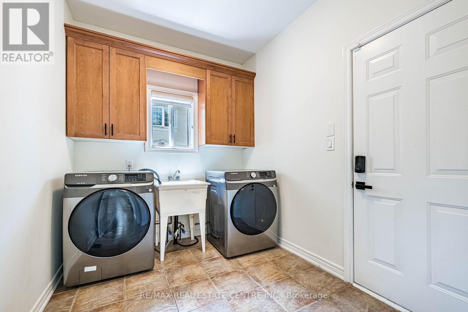 #ANCASTER 137 CLOVERLEAF DRIVE - 23