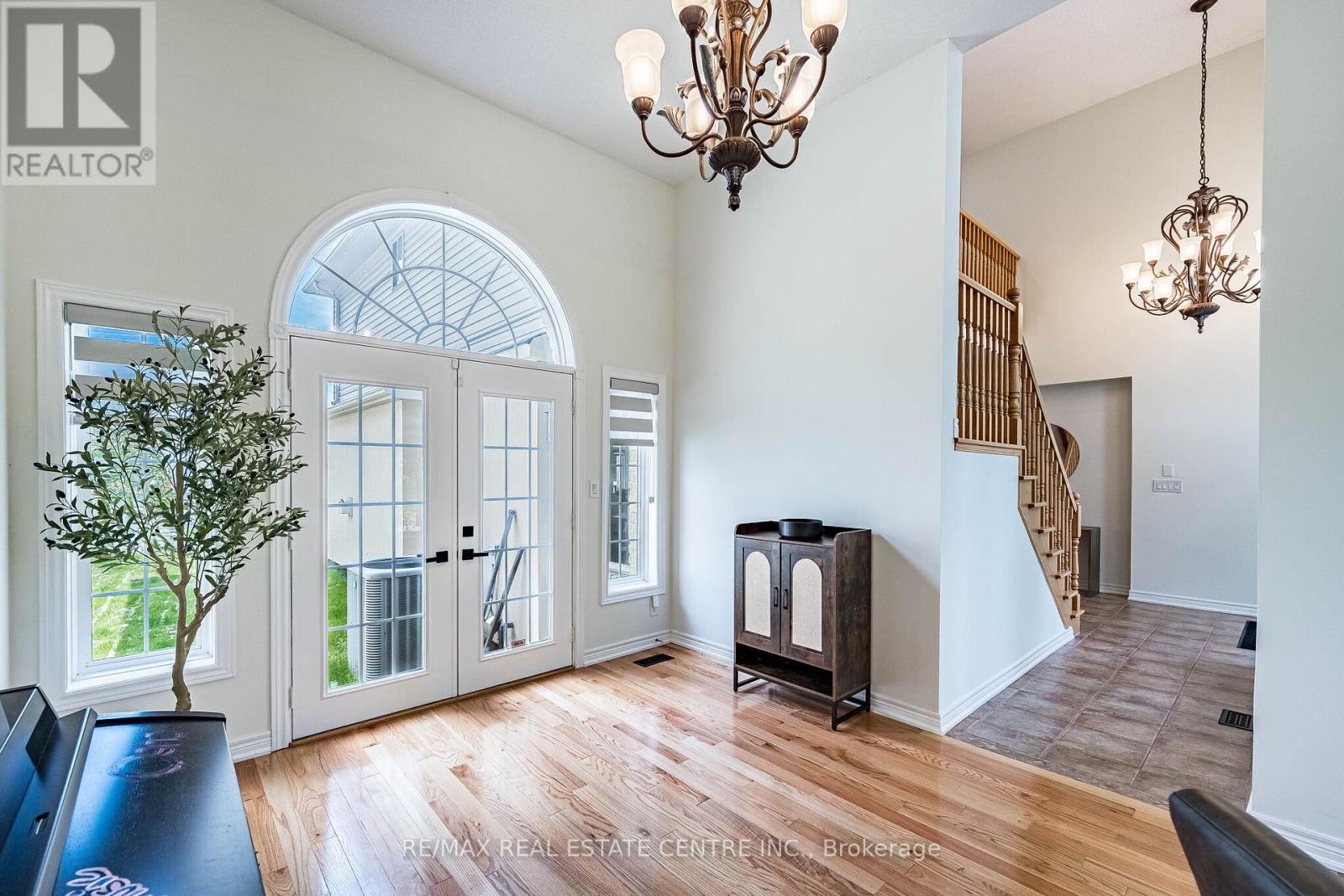 #ANCASTER 137 CLOVERLEAF DRIVE - 27