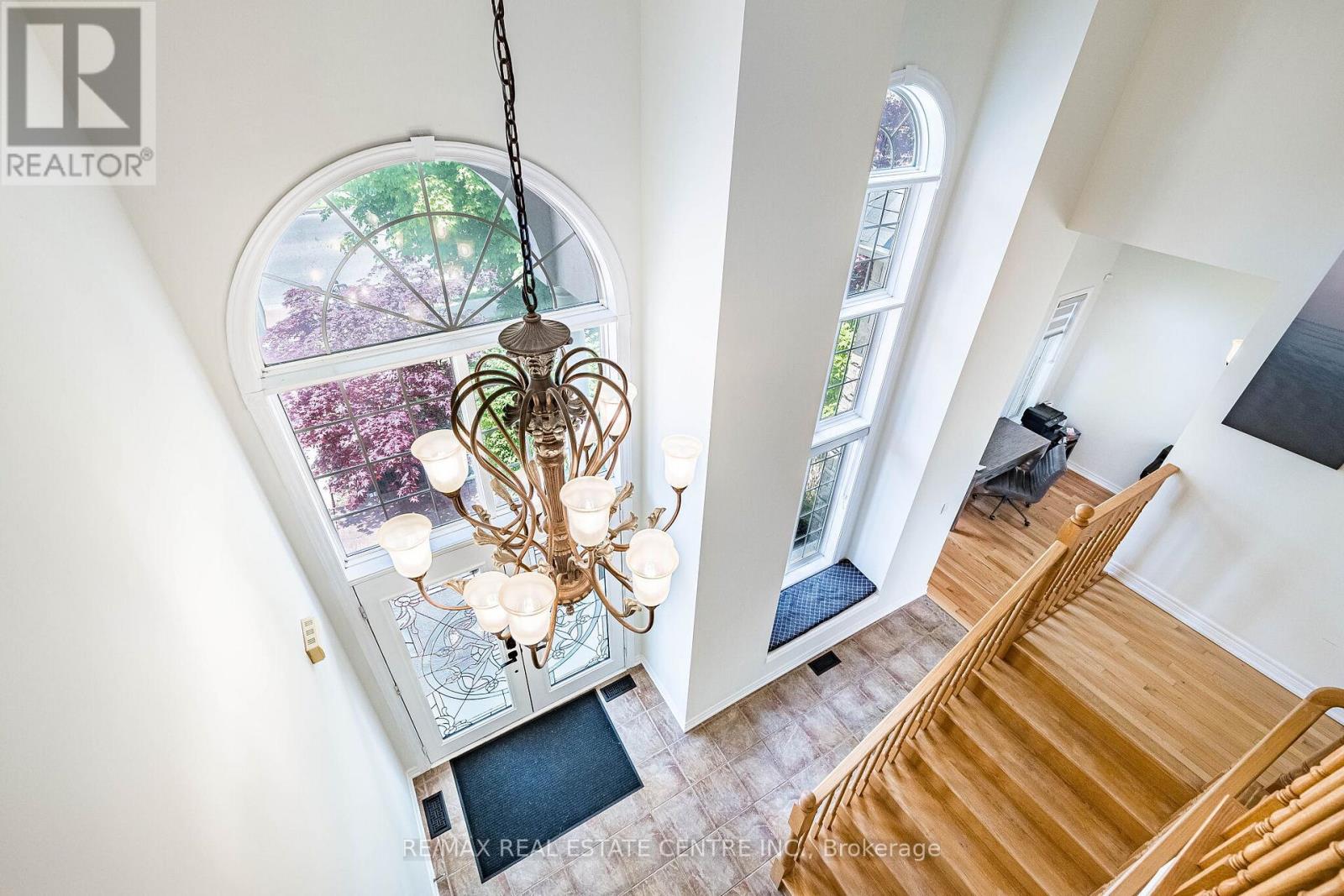 #ANCASTER 137 CLOVERLEAF DRIVE - 29