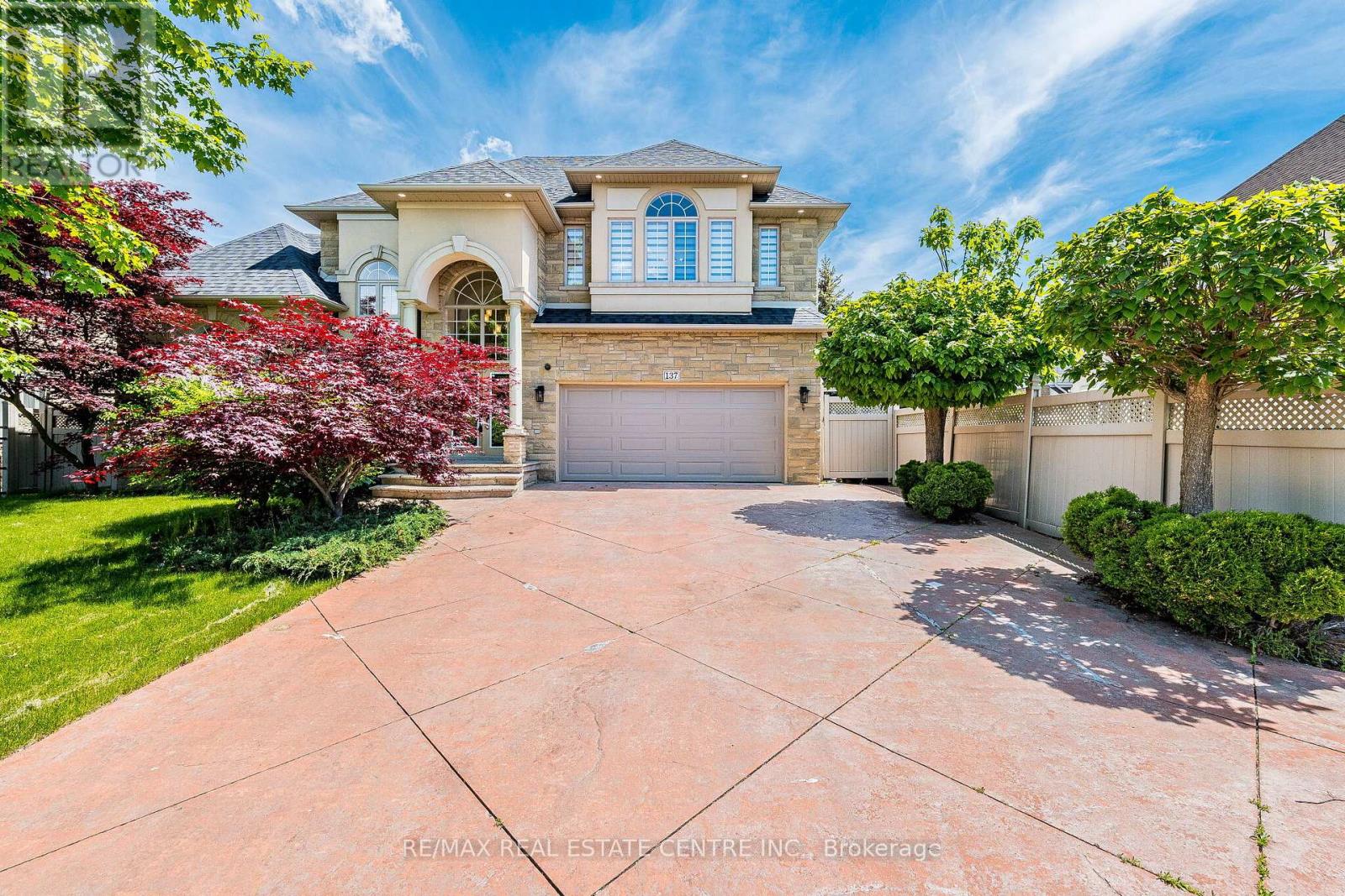 #ANCASTER 137 CLOVERLEAF DRIVE - 3