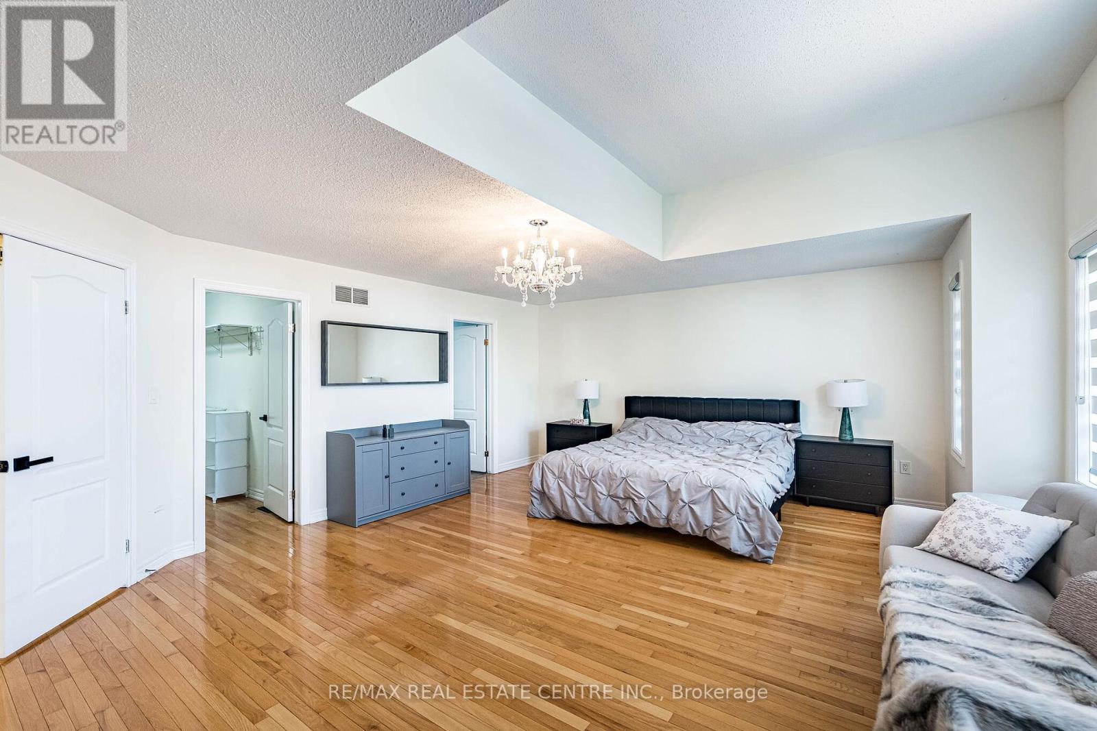 #ANCASTER 137 CLOVERLEAF DRIVE - 30