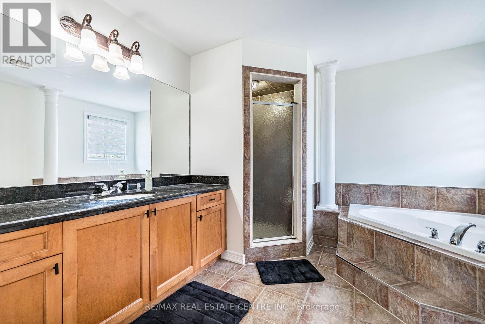 #ANCASTER 137 CLOVERLEAF DRIVE - 33