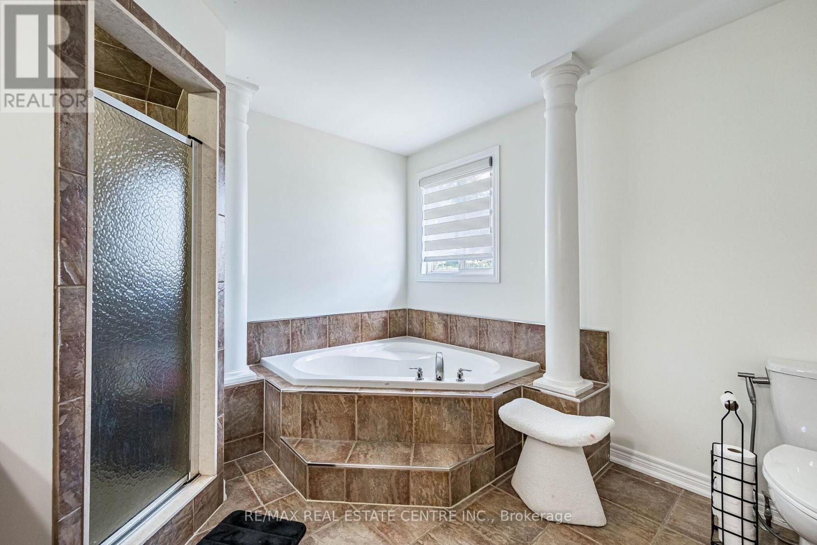 #ANCASTER 137 CLOVERLEAF DRIVE - 34