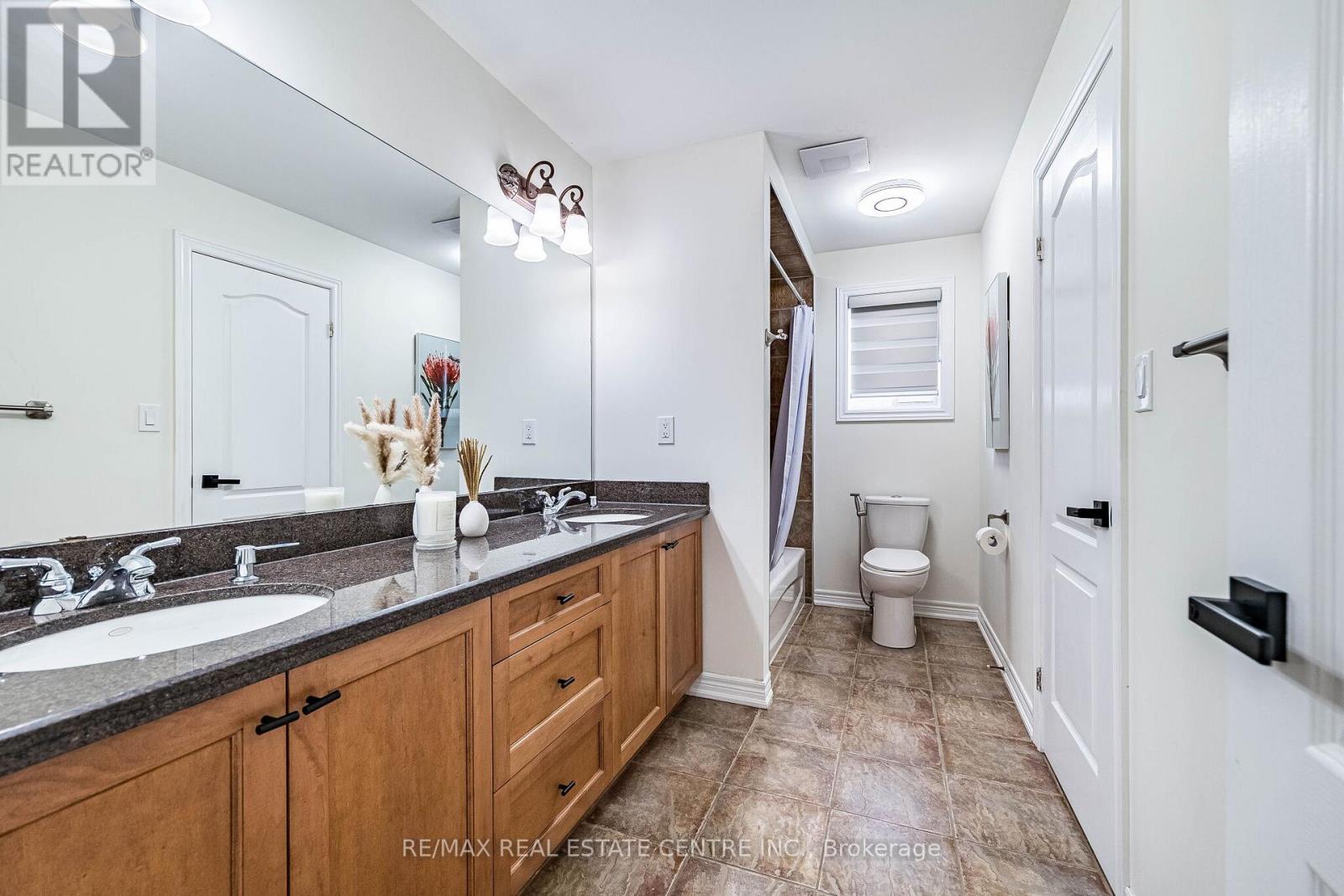 #ANCASTER 137 CLOVERLEAF DRIVE - 39