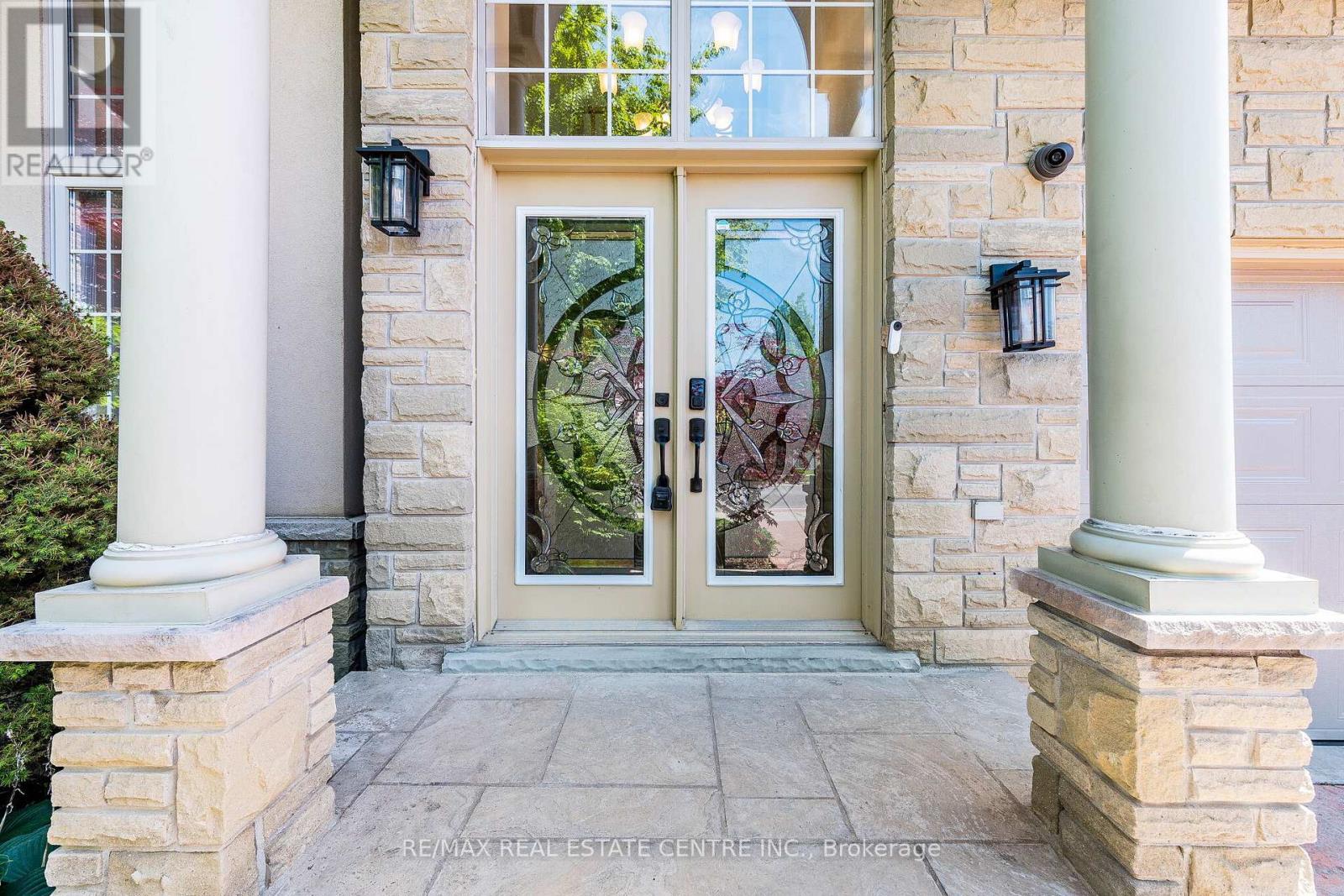 #ANCASTER 137 CLOVERLEAF DRIVE - 4