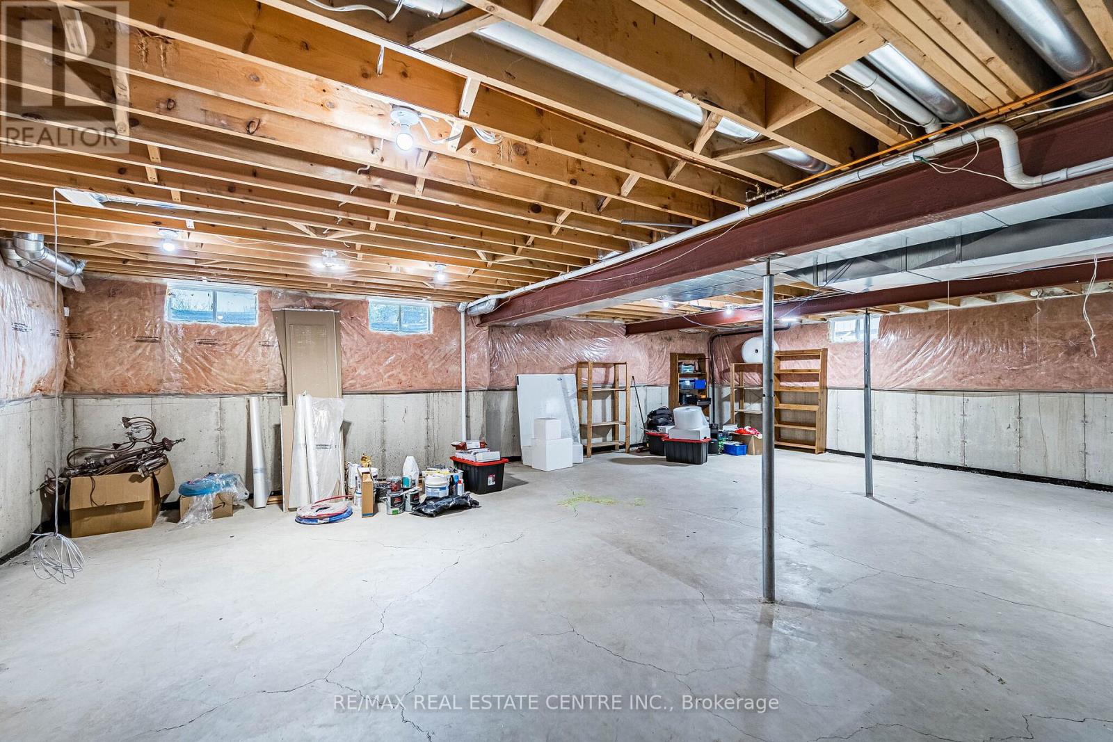 #ANCASTER 137 CLOVERLEAF DRIVE - 42