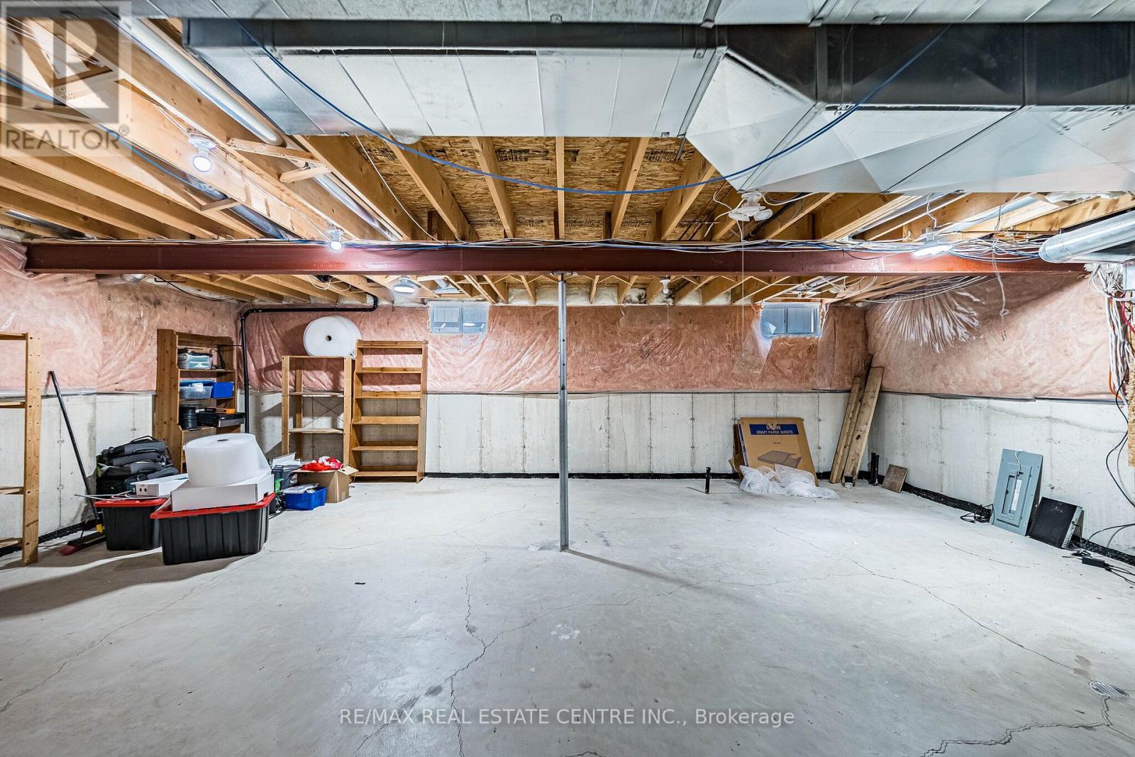 #ANCASTER 137 CLOVERLEAF DRIVE - 43