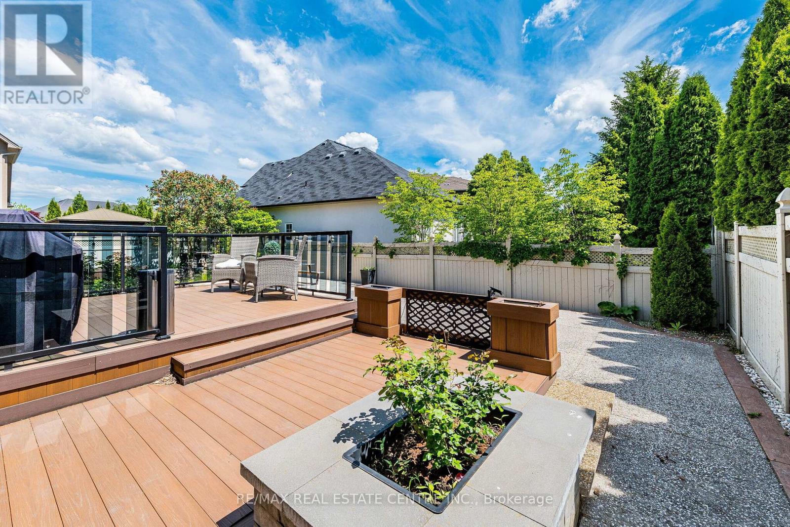 #ANCASTER 137 CLOVERLEAF DRIVE - 45