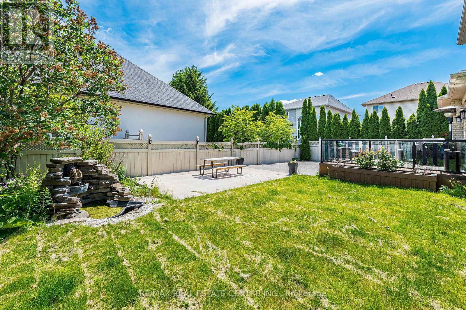 #ANCASTER 137 CLOVERLEAF DRIVE - 48