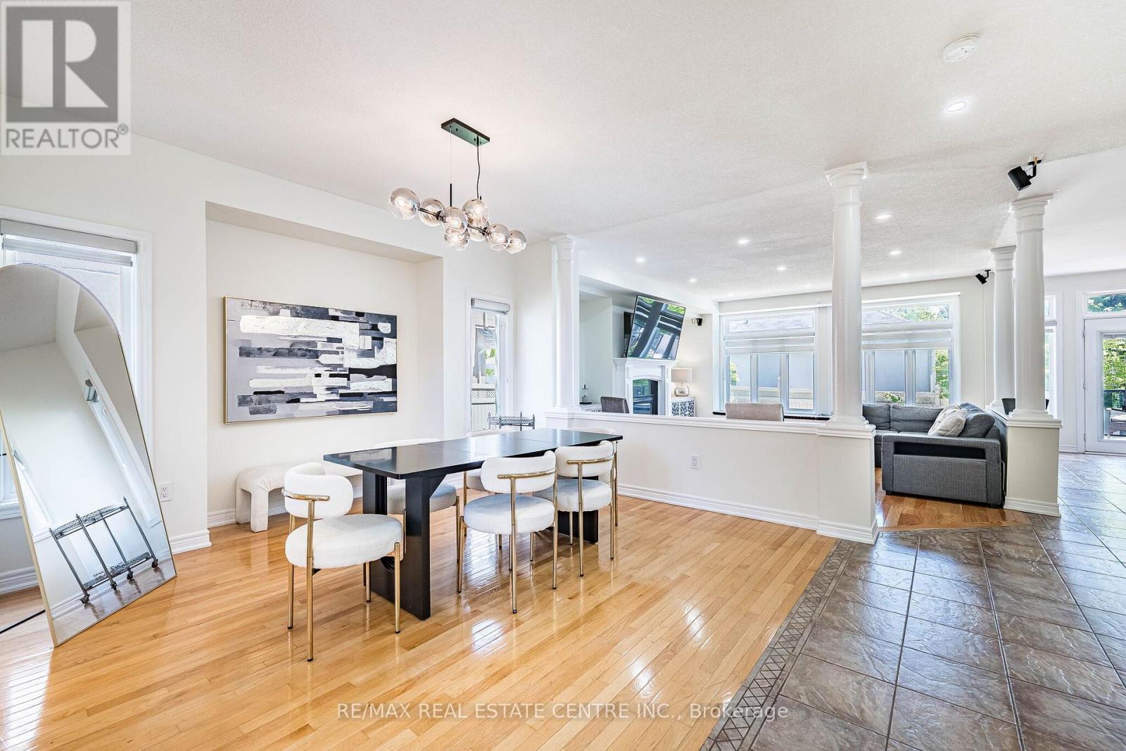 #ANCASTER 137 CLOVERLEAF DRIVE - 8