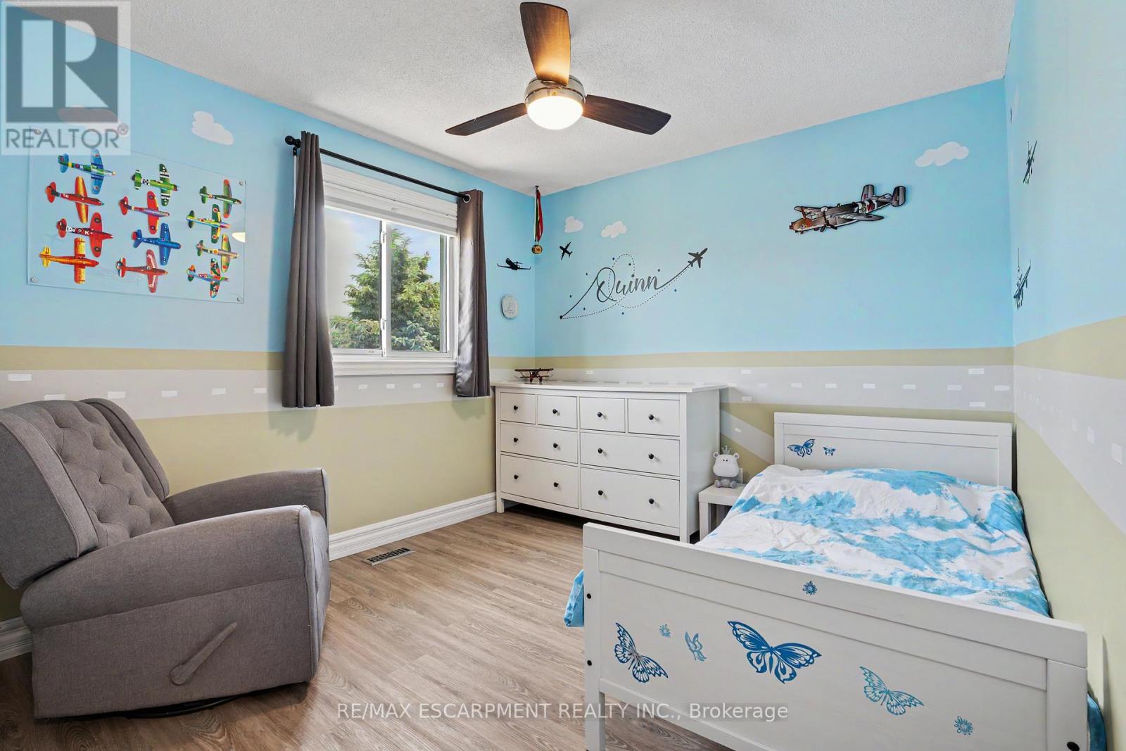 7 REMBRANDT DRIVE - 17