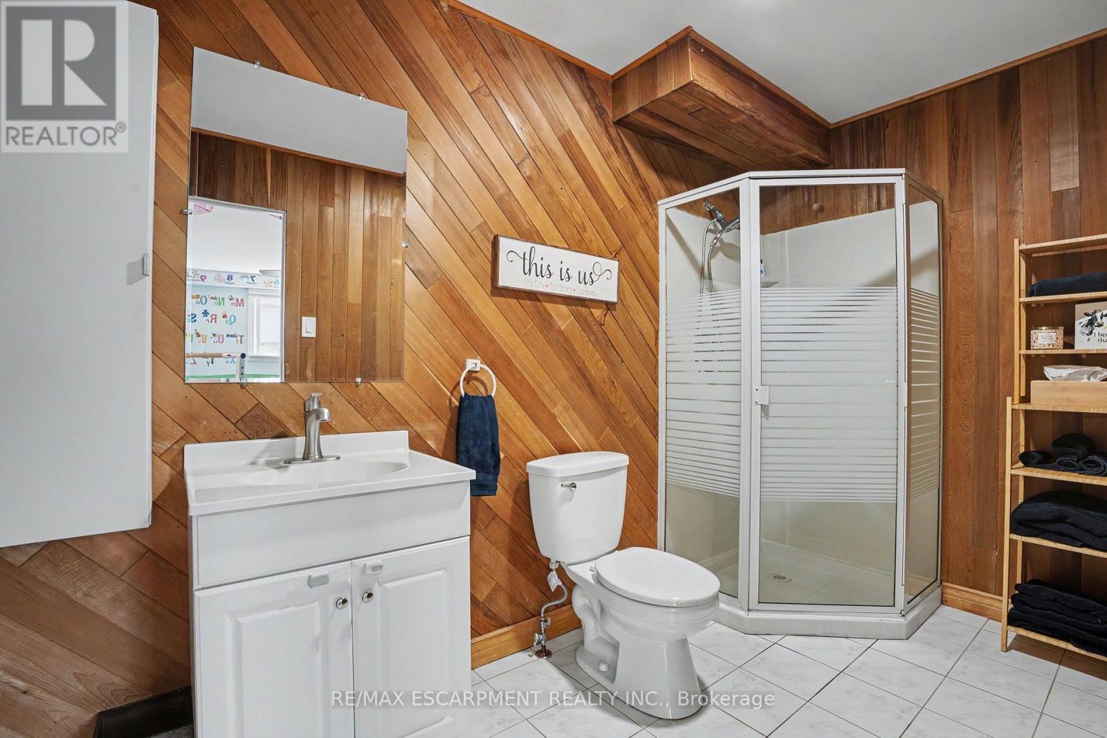 7 REMBRANDT DRIVE - 23