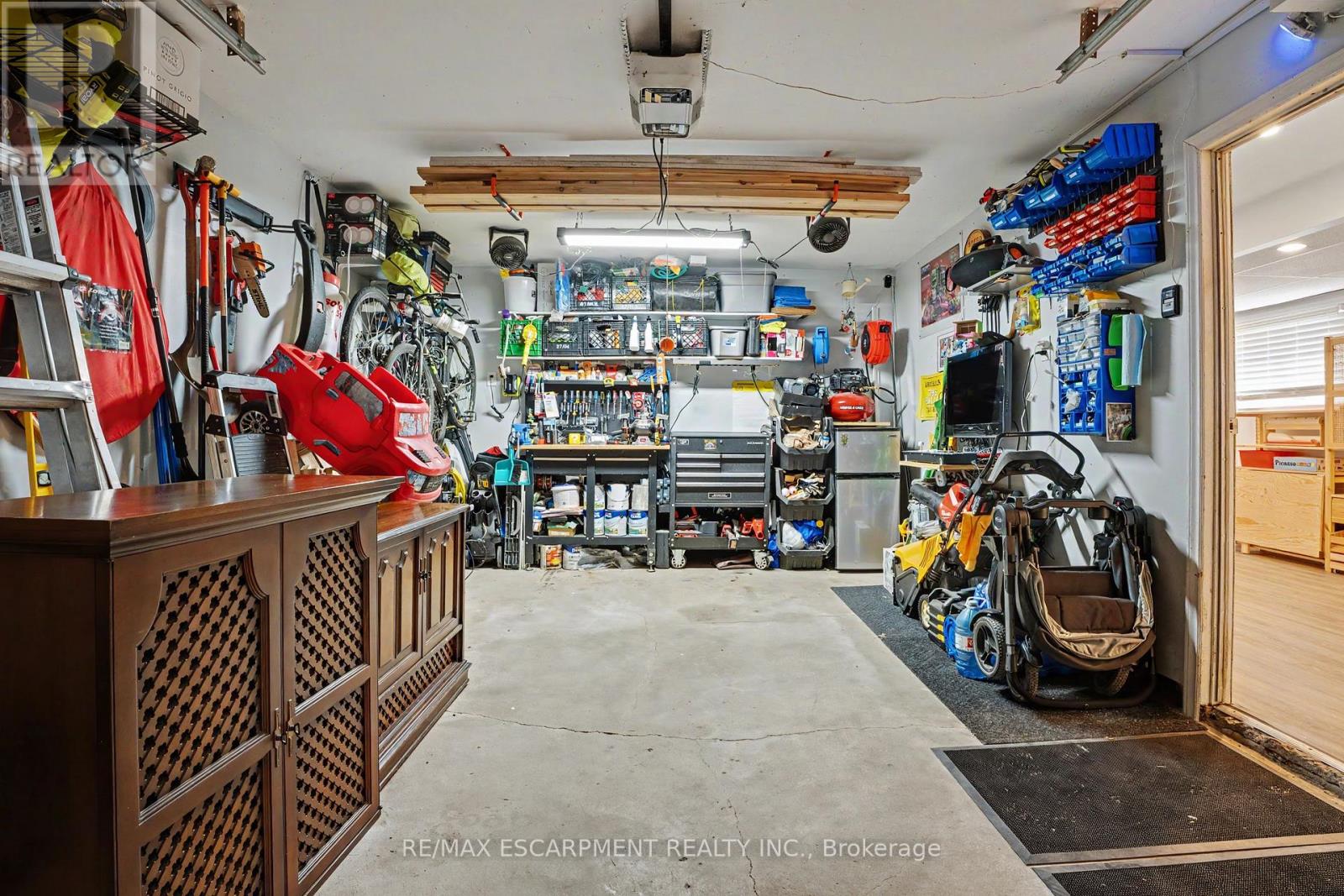 7 REMBRANDT DRIVE - 32