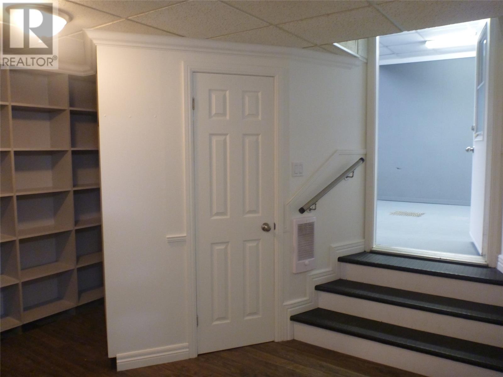 33 Pondside Road - 34