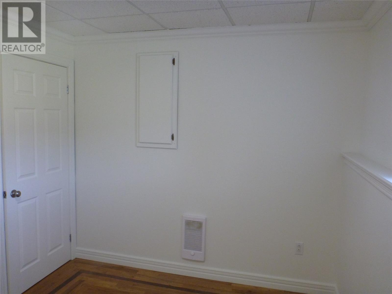 33 Pondside Road - 31