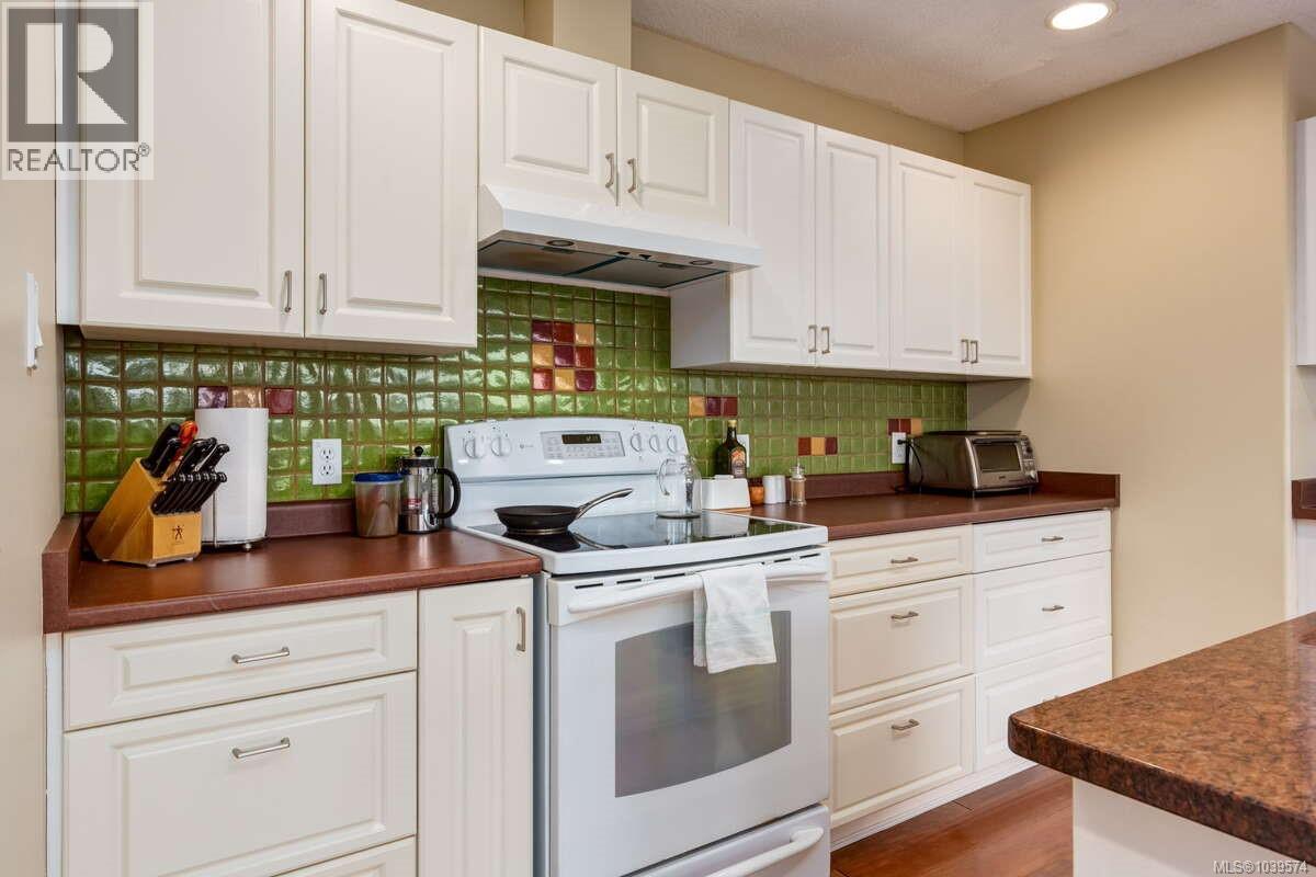 1206 McKenzie Dr - 12