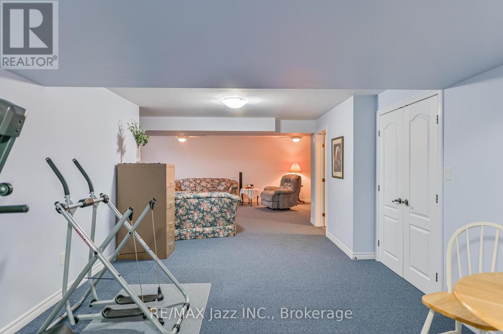 33 ASHWOOD CRESCENT - 40