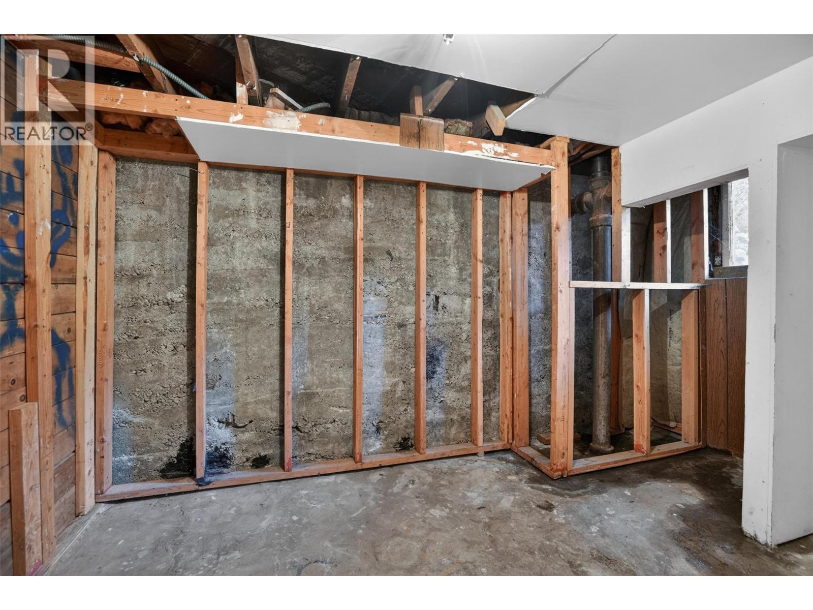404 Houston Street - 46