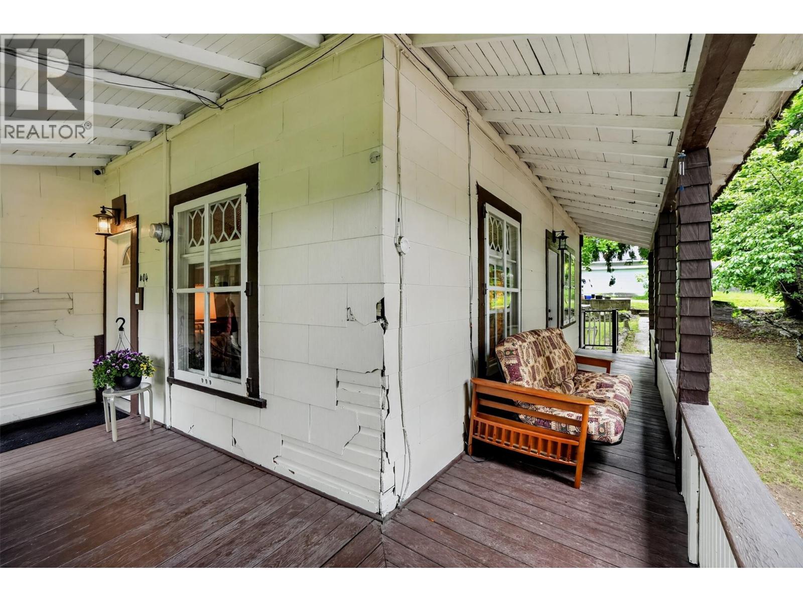 404 Houston Street - 53