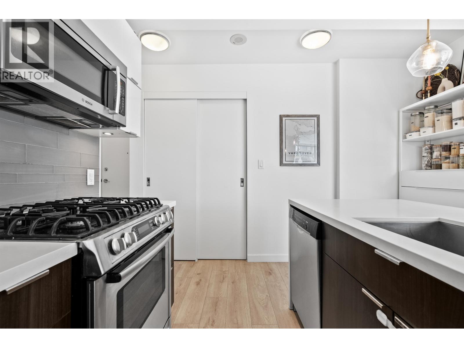 503 1775 QUEBEC STREET — photo 2