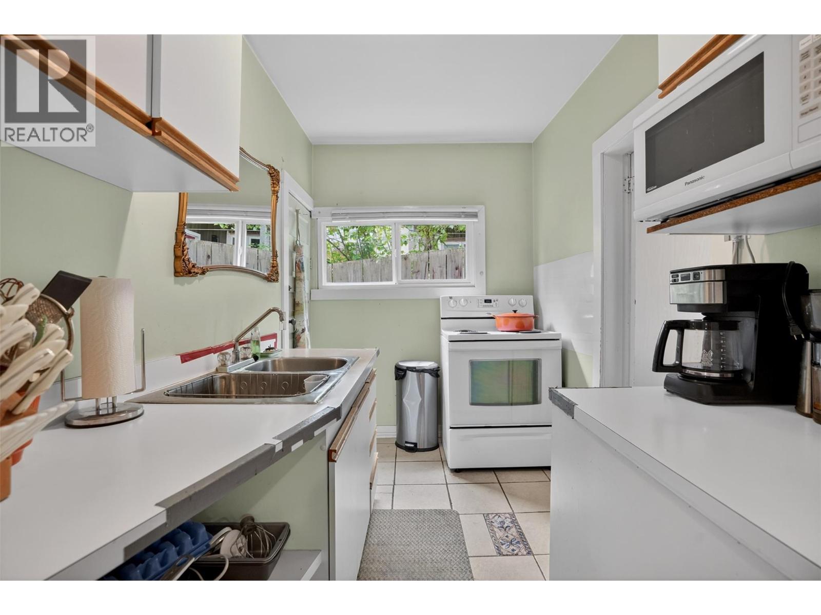 404 Houston Street - 20