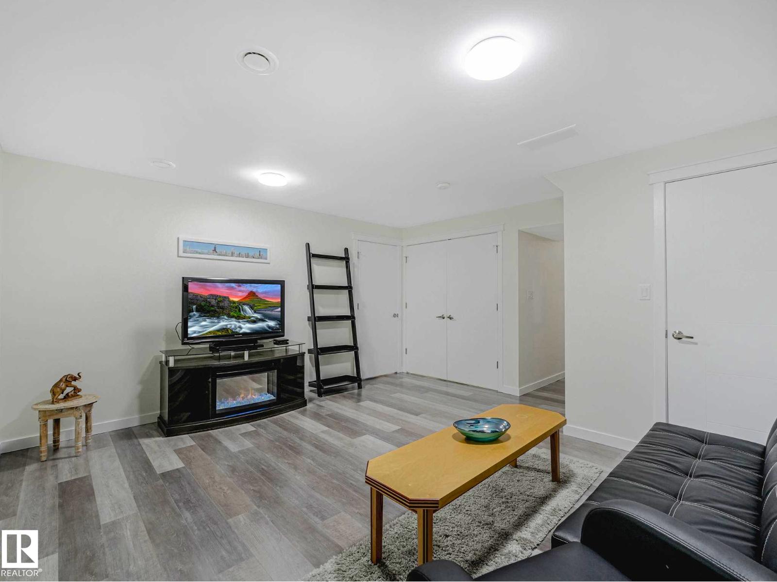 #35 15215 126 ST NW - 23