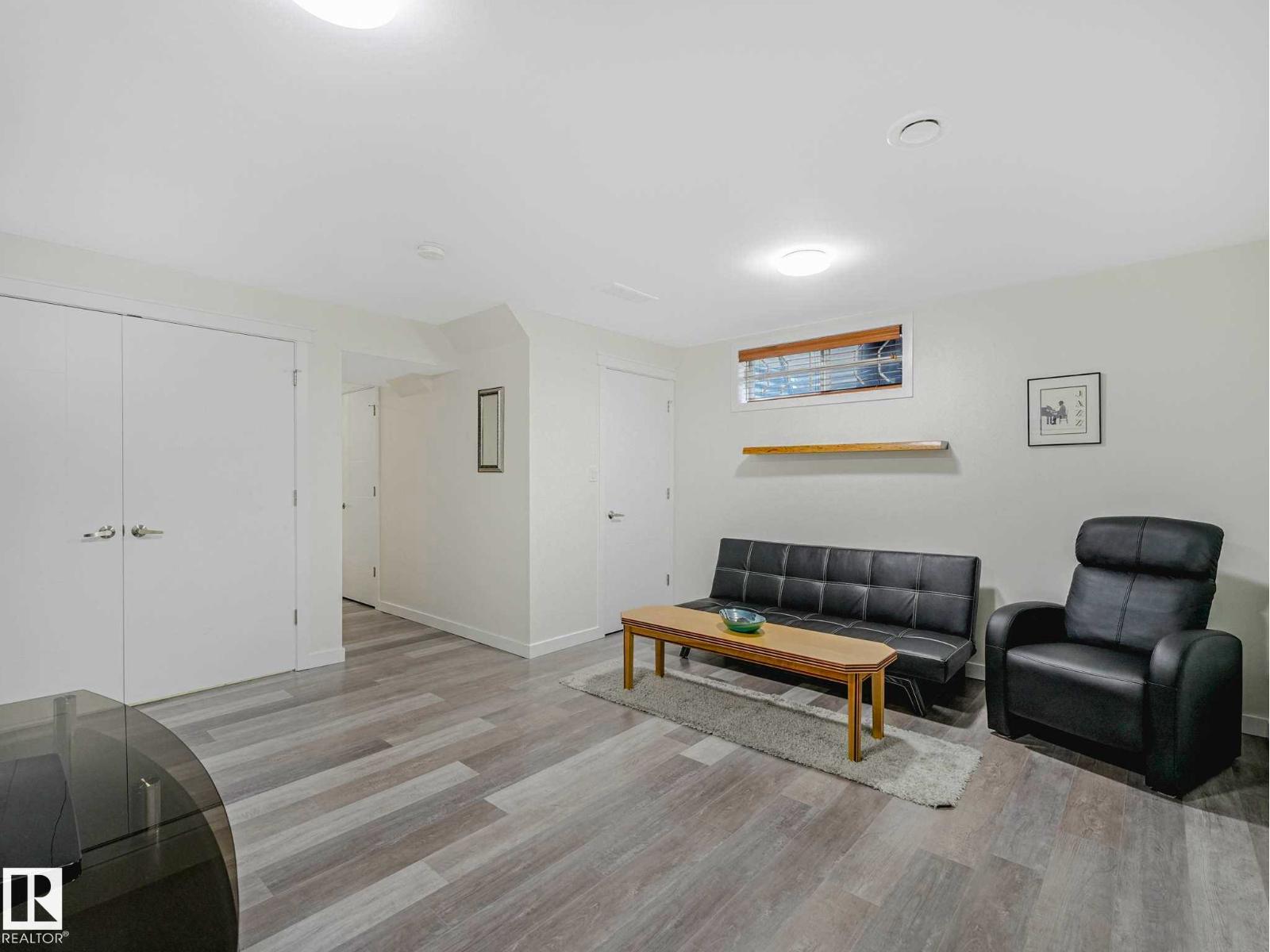#35 15215 126 ST NW - 24