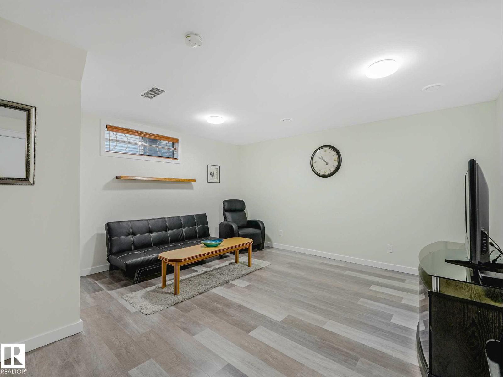 #35 15215 126 ST NW - 25