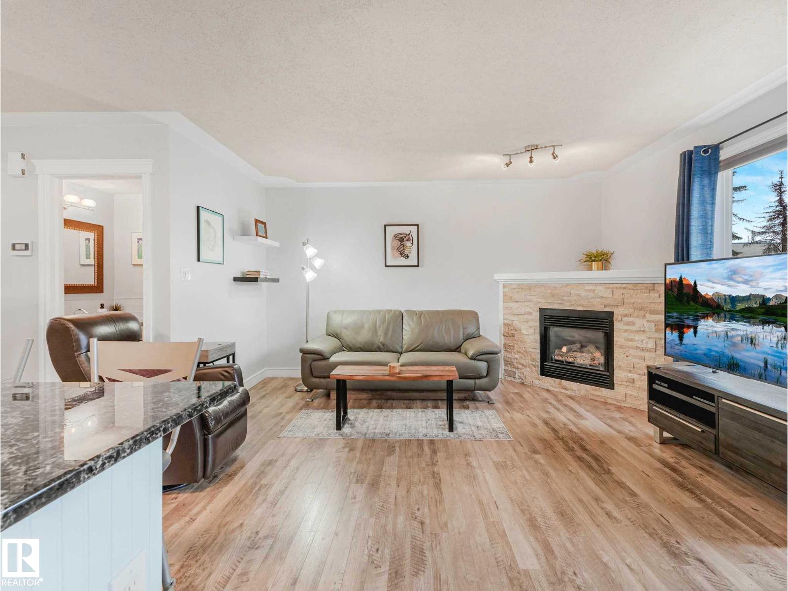 #35 15215 126 ST NW - 4