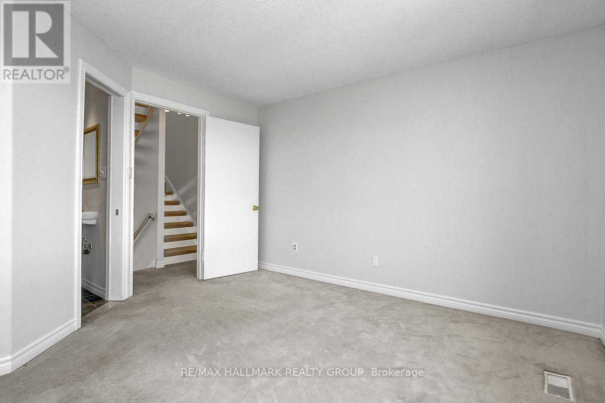 261 BRUYERE STREET - 17
