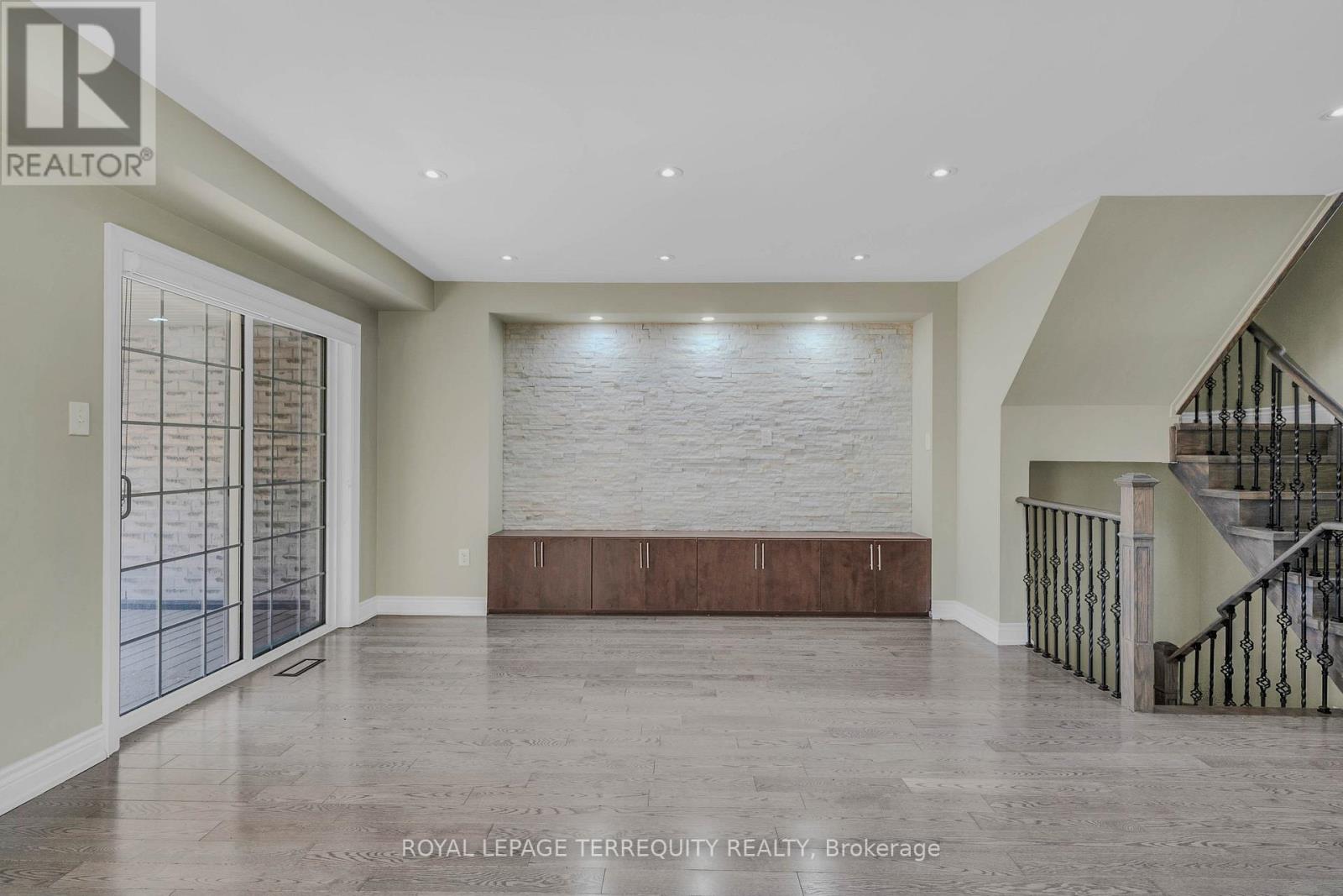856 AUDLEY ROAD N - 13