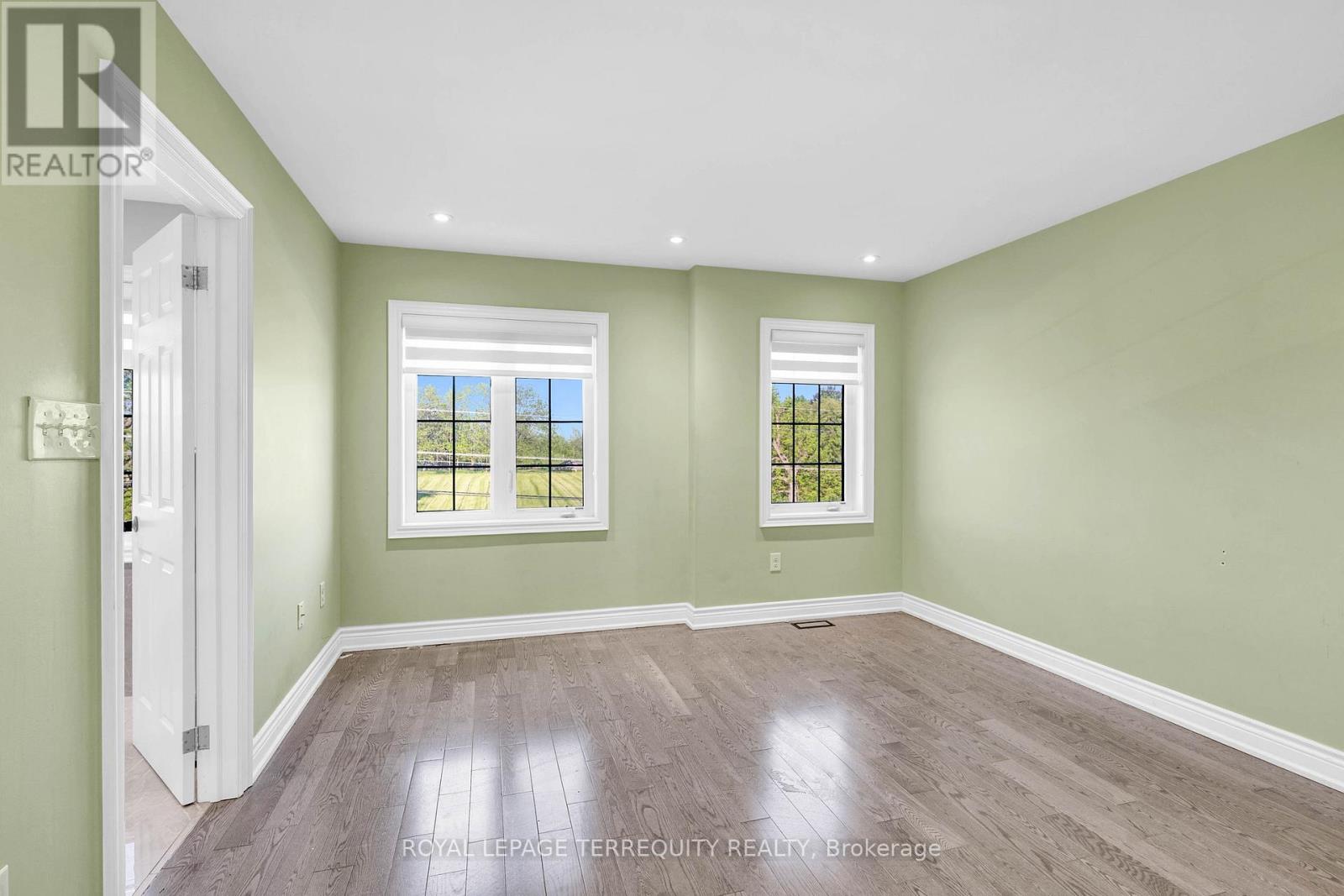 856 AUDLEY ROAD N - 23