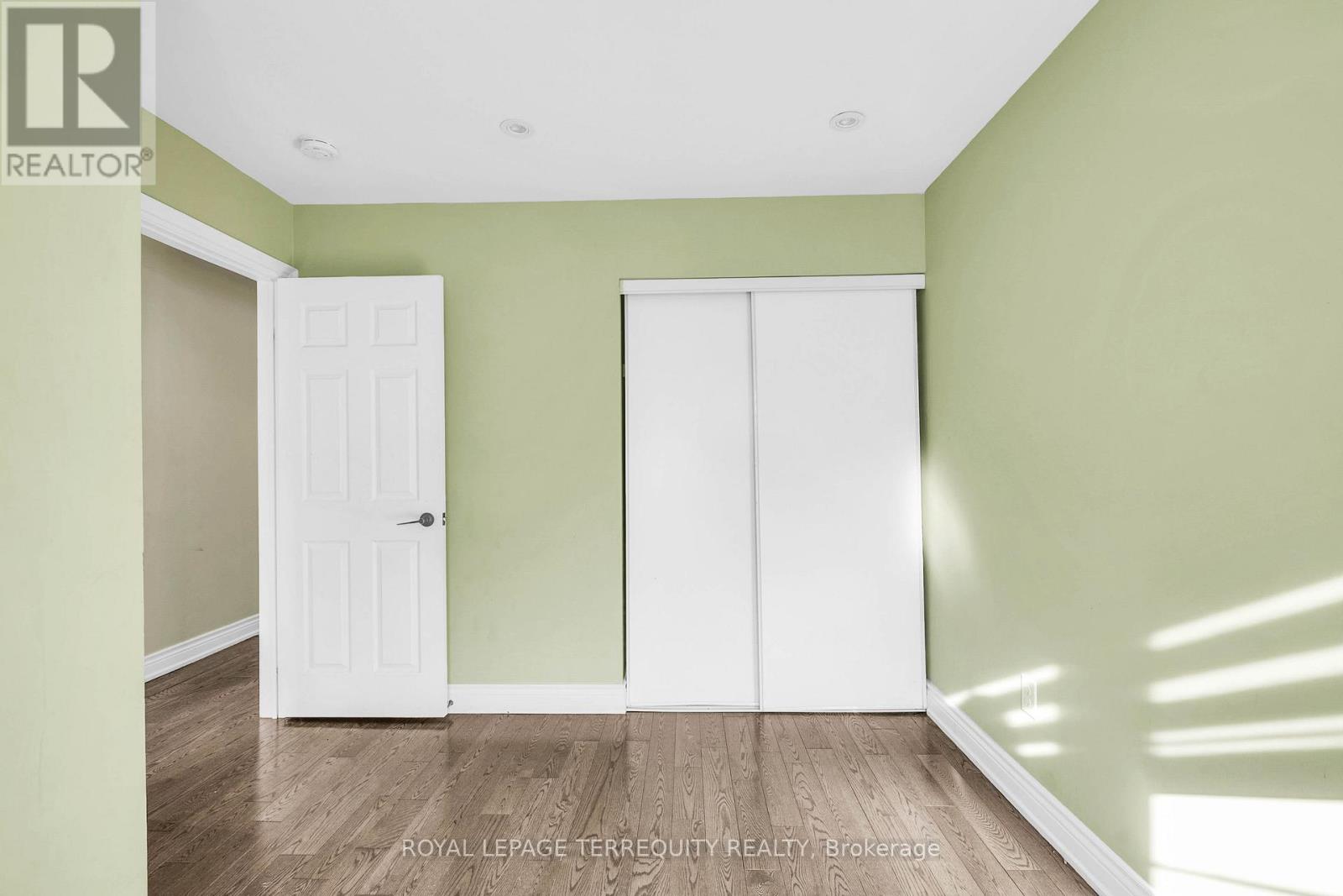 856 AUDLEY ROAD N - 29