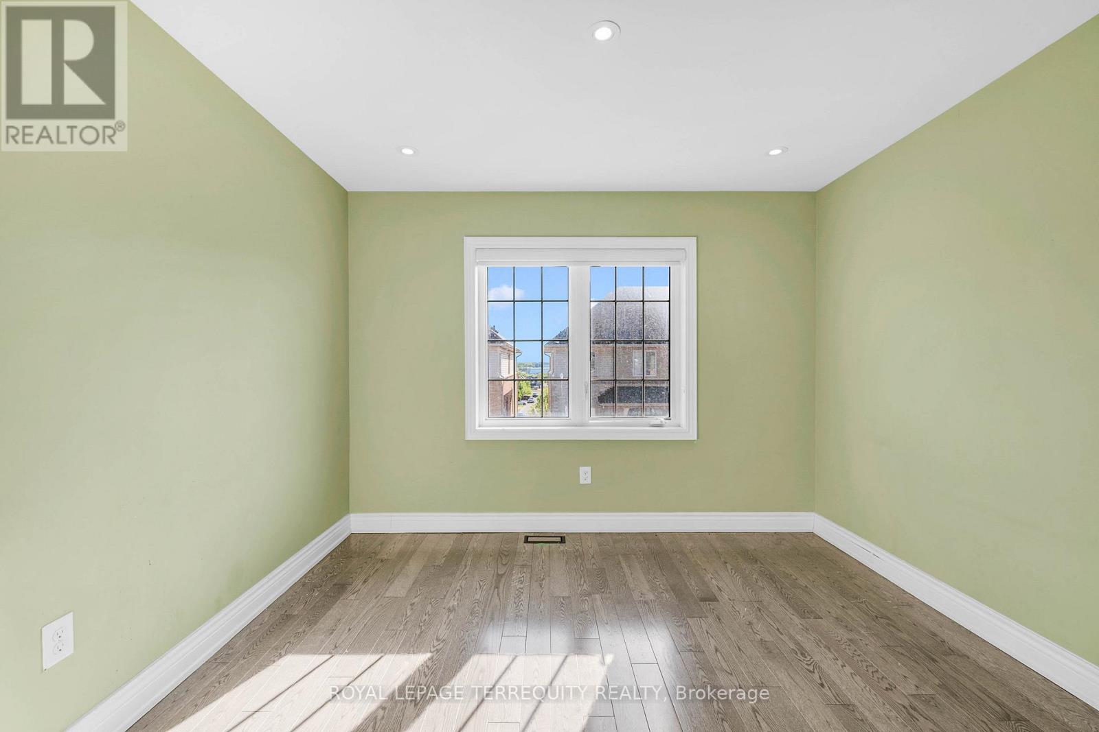 856 AUDLEY ROAD N - 30