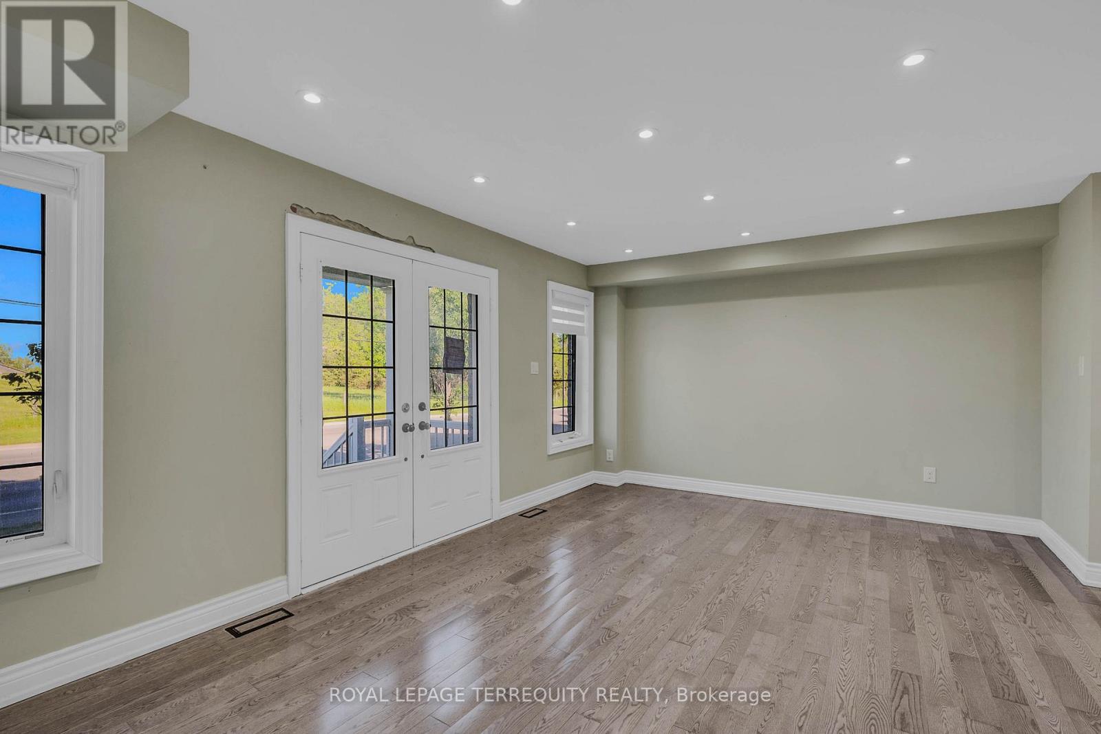 856 AUDLEY ROAD N - 8