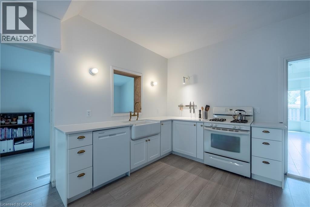 2-bedroom home for sale at 86 GREEN Street, Waterford ON · photo 4 of 32
