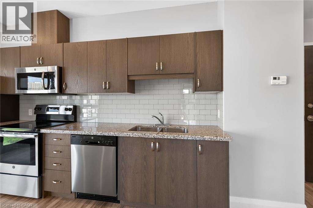 #717 118 KING Street E - 9