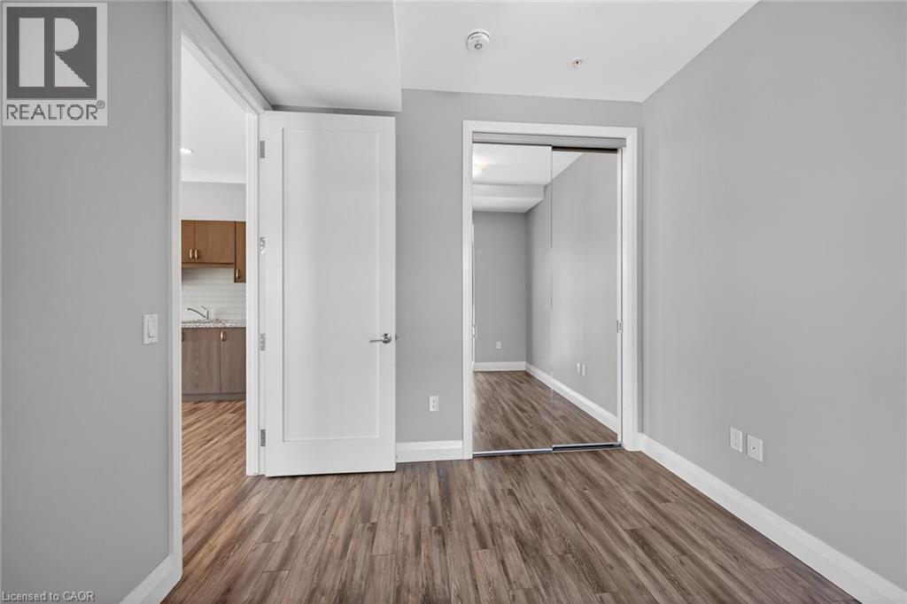 #717 118 KING Street E - 14