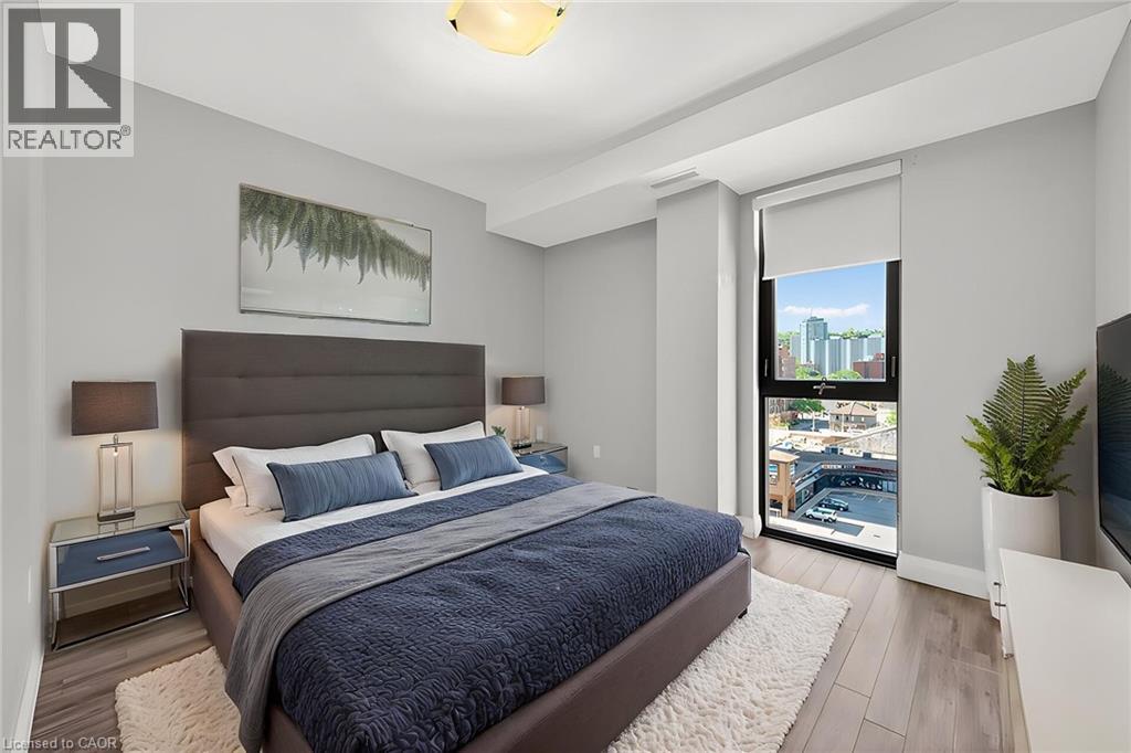 #717 118 KING Street E - 19